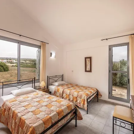 Sophia Latchi וילה