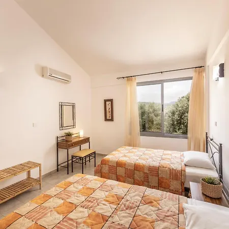 Sophia Latchi וילה