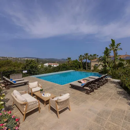 Sophia Latchi Vilă Polis